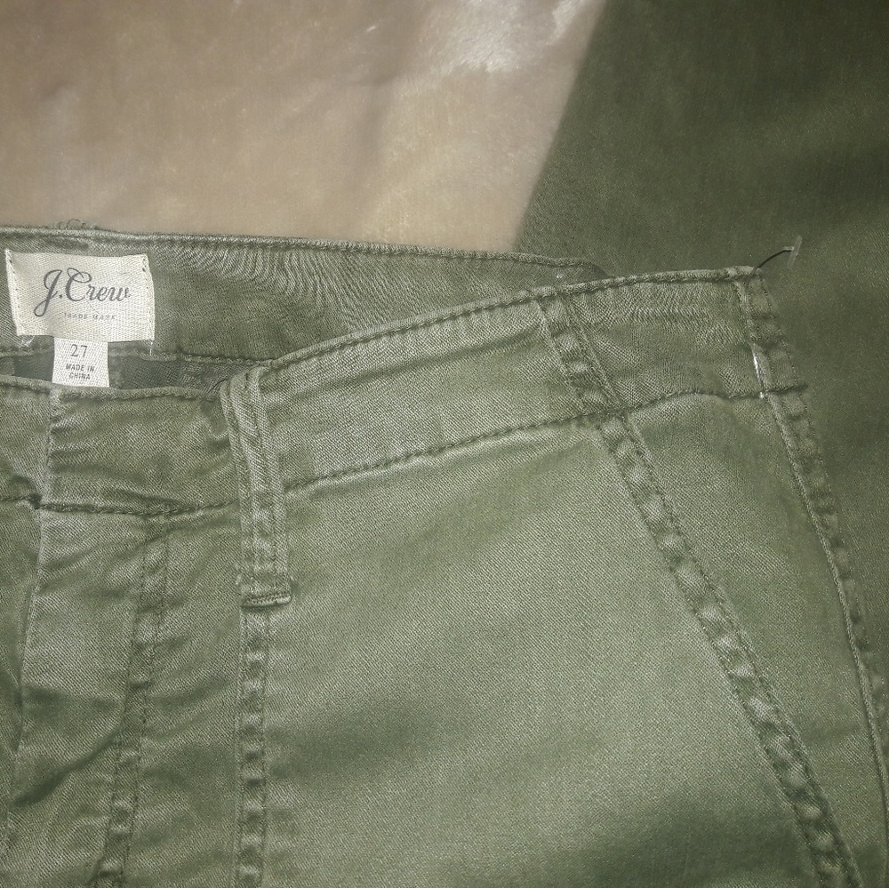 Size 27 Skinny stretch cargo pant 